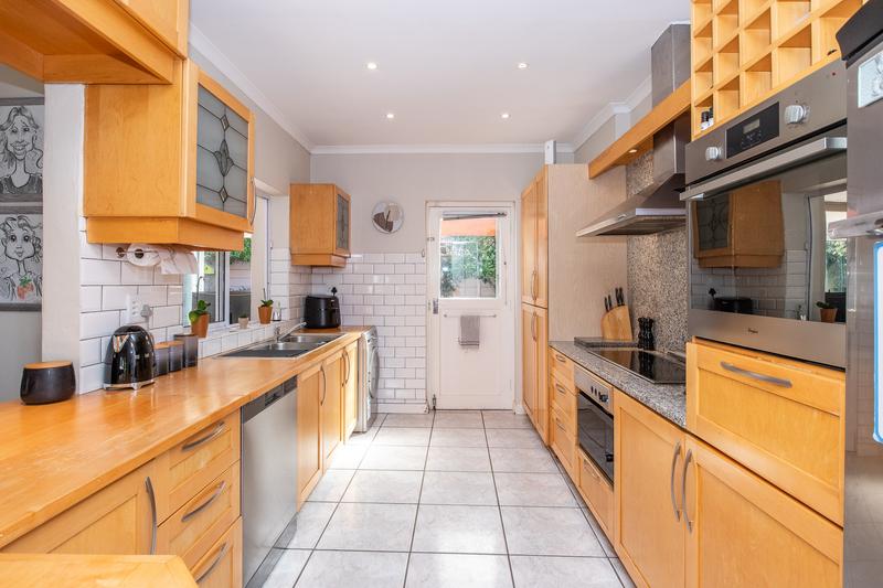 5 Bedroom Property for Sale in Meadowridge Western Cape